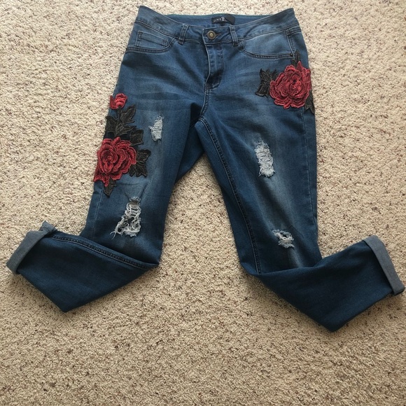Embroidered ripped jeans - Picture 2 of 6